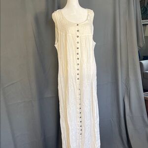 Chic Sleeveless Cream Maxi Dress